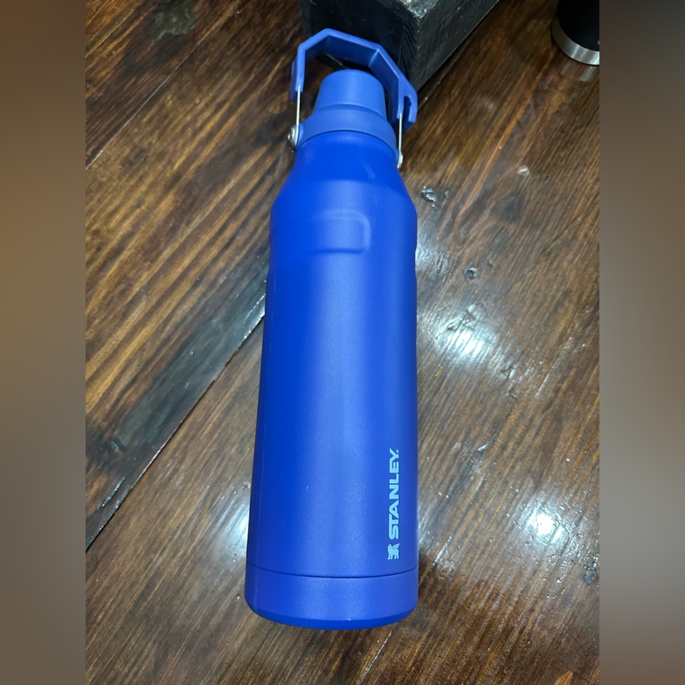 Stanley Vibrant Blue Insulated Bottle